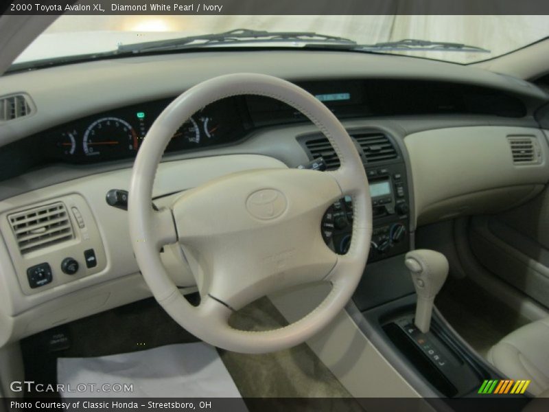 Diamond White Pearl / Ivory 2000 Toyota Avalon XL