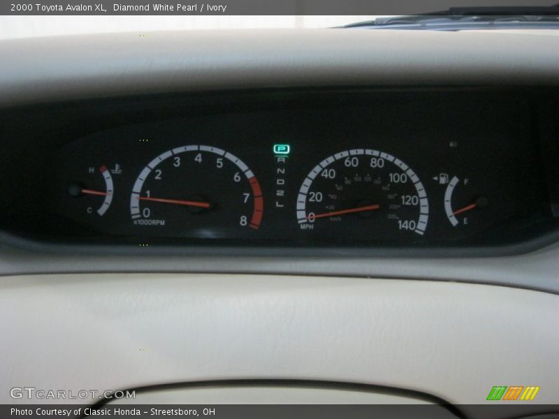 Diamond White Pearl / Ivory 2000 Toyota Avalon XL