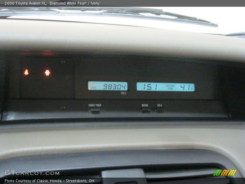 Diamond White Pearl / Ivory 2000 Toyota Avalon XL