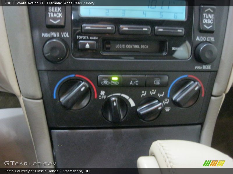 Diamond White Pearl / Ivory 2000 Toyota Avalon XL