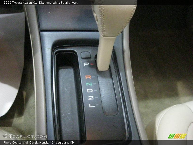 Diamond White Pearl / Ivory 2000 Toyota Avalon XL