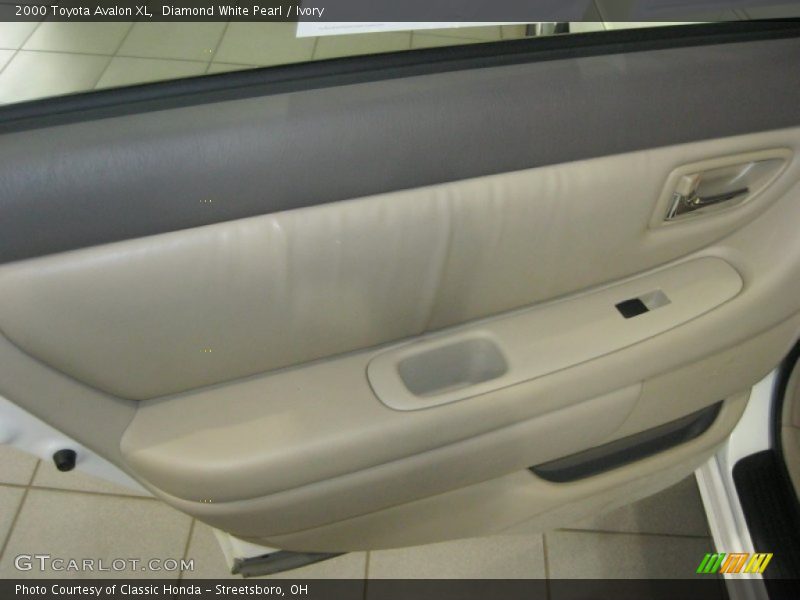 Diamond White Pearl / Ivory 2000 Toyota Avalon XL