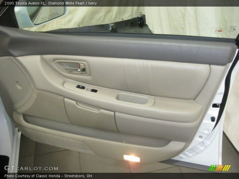 Diamond White Pearl / Ivory 2000 Toyota Avalon XL