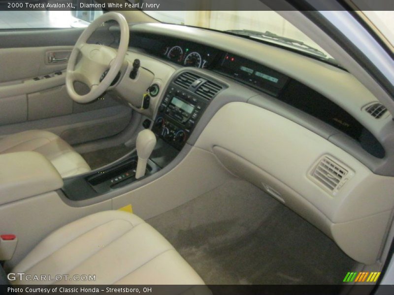 Diamond White Pearl / Ivory 2000 Toyota Avalon XL