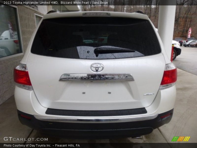 Blizzard White Pearl / Sand Beige 2013 Toyota Highlander Limited 4WD