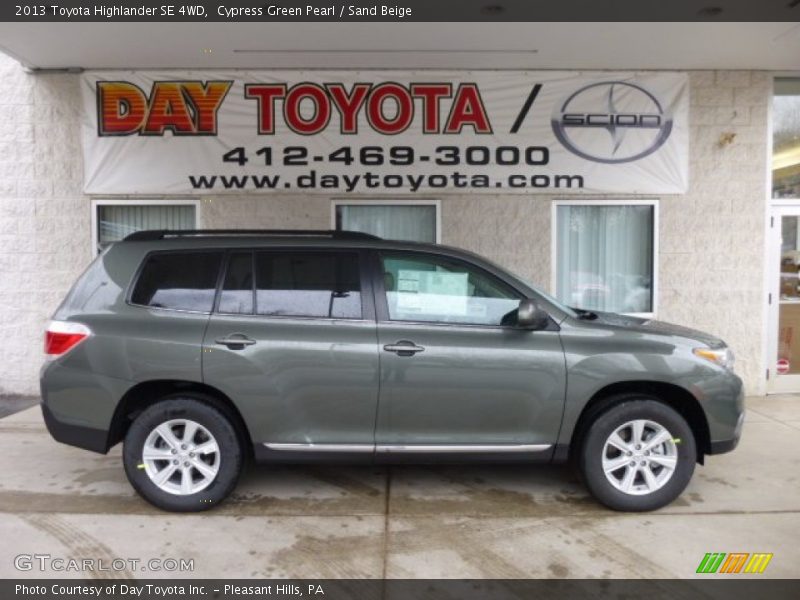 Cypress Green Pearl / Sand Beige 2013 Toyota Highlander SE 4WD