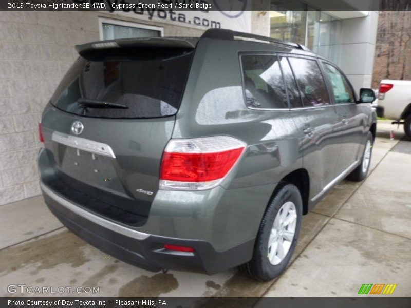 Cypress Green Pearl / Sand Beige 2013 Toyota Highlander SE 4WD