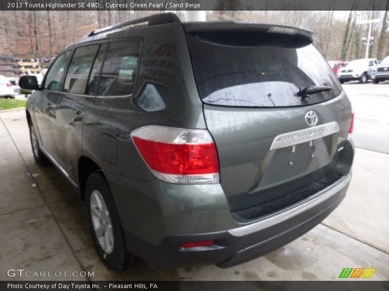 Cypress Green Pearl / Sand Beige 2013 Toyota Highlander SE 4WD