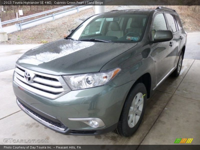 Cypress Green Pearl / Sand Beige 2013 Toyota Highlander SE 4WD