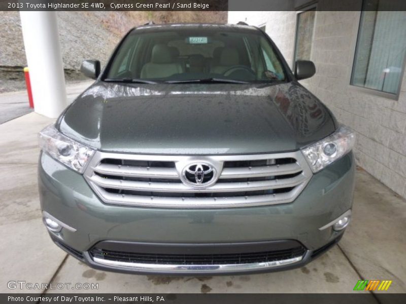Cypress Green Pearl / Sand Beige 2013 Toyota Highlander SE 4WD
