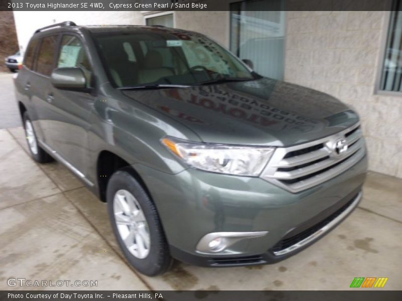 Cypress Green Pearl / Sand Beige 2013 Toyota Highlander SE 4WD