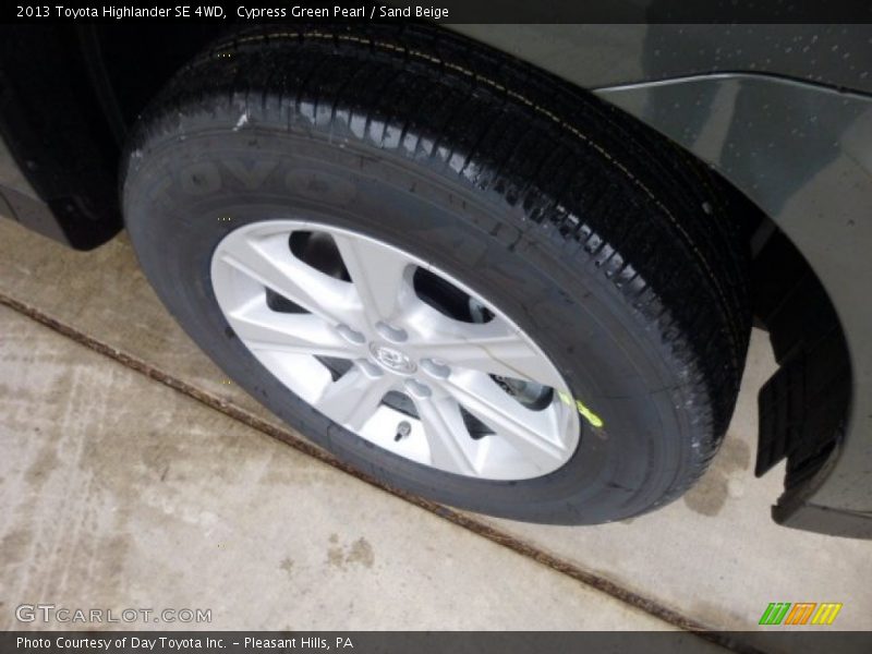 Cypress Green Pearl / Sand Beige 2013 Toyota Highlander SE 4WD