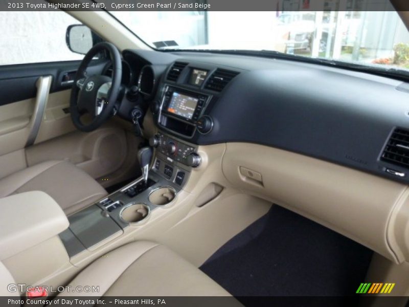 Cypress Green Pearl / Sand Beige 2013 Toyota Highlander SE 4WD