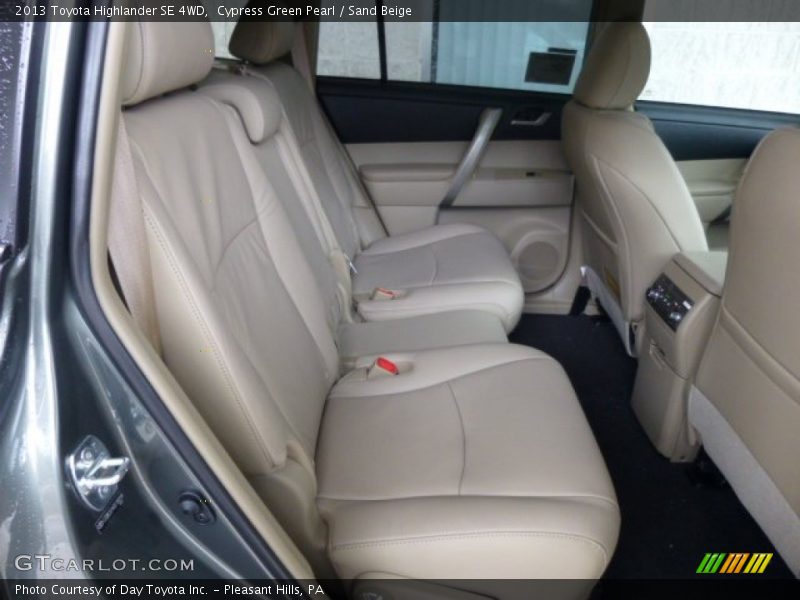 Cypress Green Pearl / Sand Beige 2013 Toyota Highlander SE 4WD