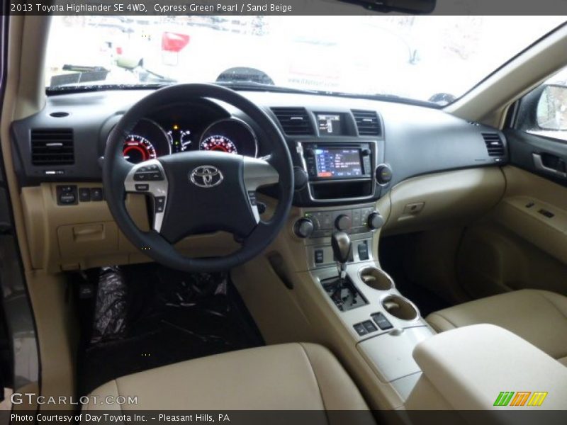 Cypress Green Pearl / Sand Beige 2013 Toyota Highlander SE 4WD