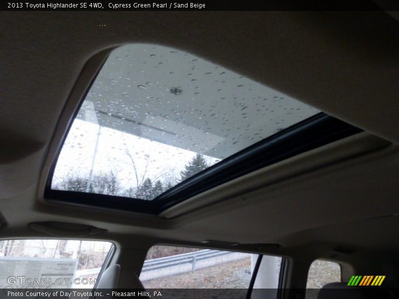 Cypress Green Pearl / Sand Beige 2013 Toyota Highlander SE 4WD