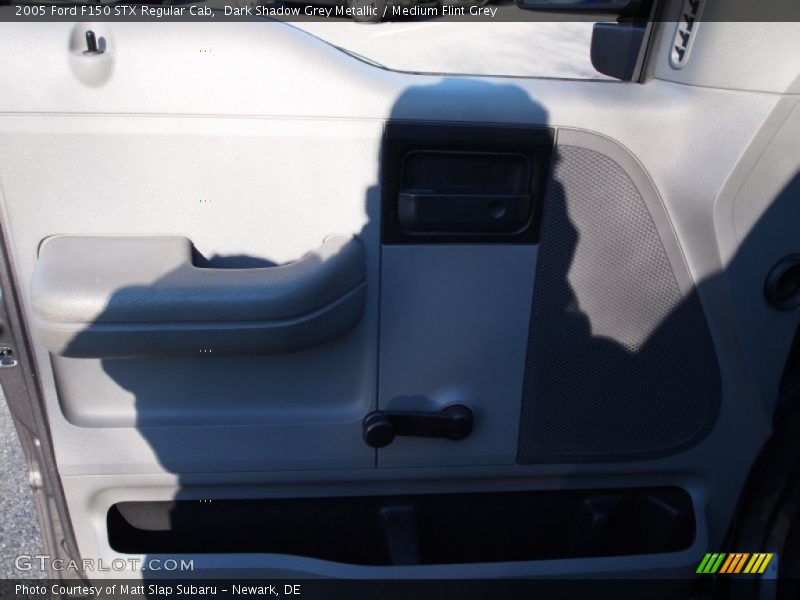 Dark Shadow Grey Metallic / Medium Flint Grey 2005 Ford F150 STX Regular Cab