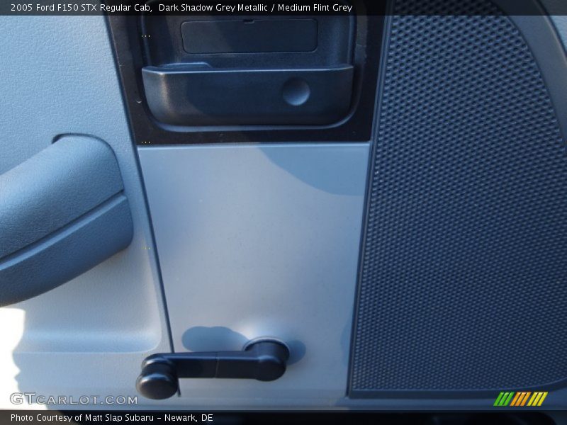 Dark Shadow Grey Metallic / Medium Flint Grey 2005 Ford F150 STX Regular Cab