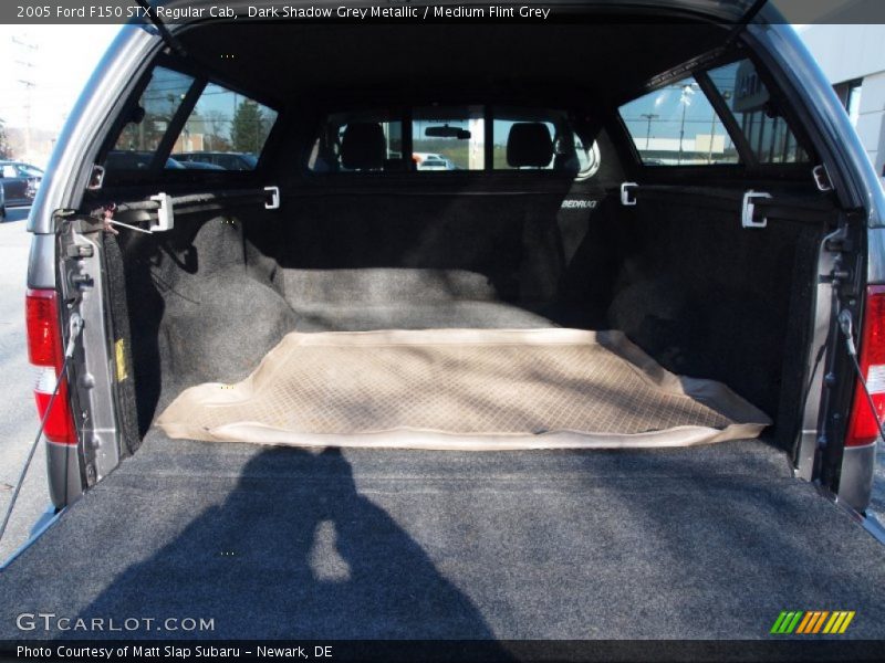 Dark Shadow Grey Metallic / Medium Flint Grey 2005 Ford F150 STX Regular Cab