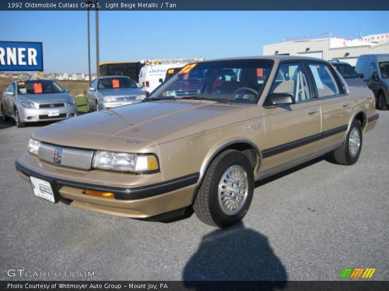 Front 3/4 View of 1992 Cutlass Ciera S