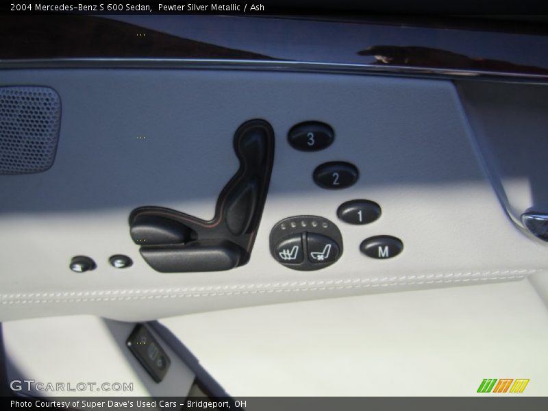 Controls of 2004 S 600 Sedan