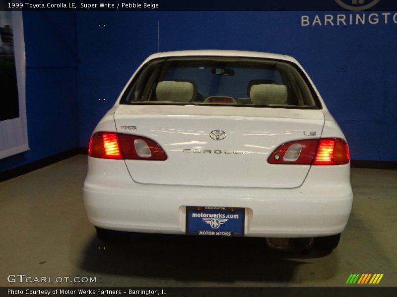 Super White / Pebble Beige 1999 Toyota Corolla LE