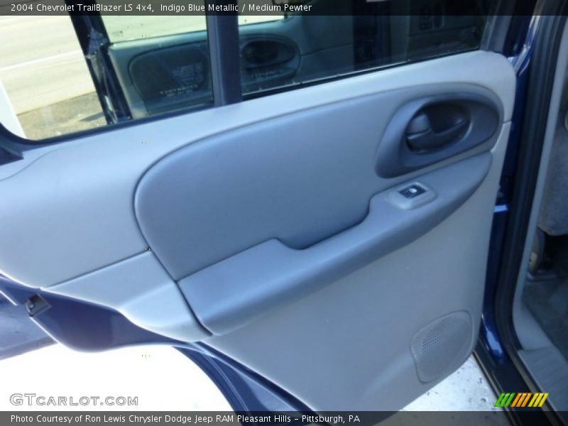 Indigo Blue Metallic / Medium Pewter 2004 Chevrolet TrailBlazer LS 4x4