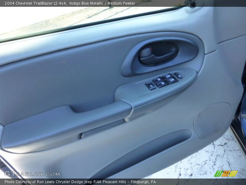 Indigo Blue Metallic / Medium Pewter 2004 Chevrolet TrailBlazer LS 4x4