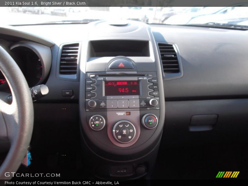Bright Silver / Black Cloth 2011 Kia Soul 1.6