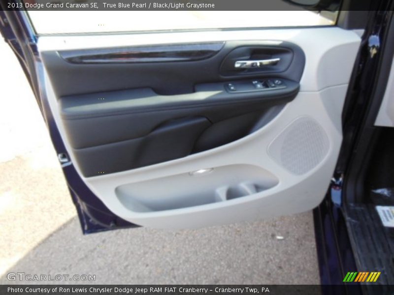 True Blue Pearl / Black/Light Graystone 2013 Dodge Grand Caravan SE