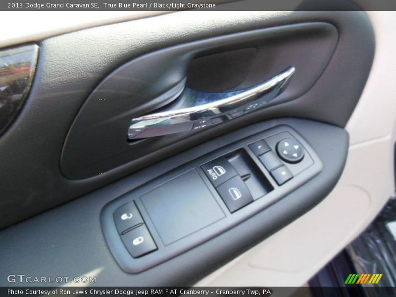 True Blue Pearl / Black/Light Graystone 2013 Dodge Grand Caravan SE