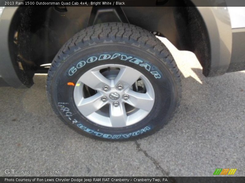 Bright White / Black 2013 Ram 1500 Outdoorsman Quad Cab 4x4