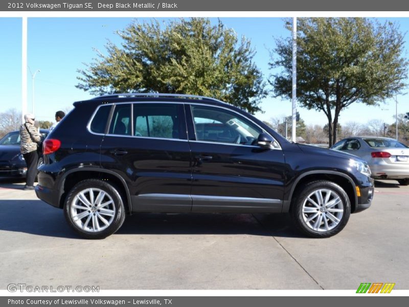 Deep Black Metallic / Black 2012 Volkswagen Tiguan SE