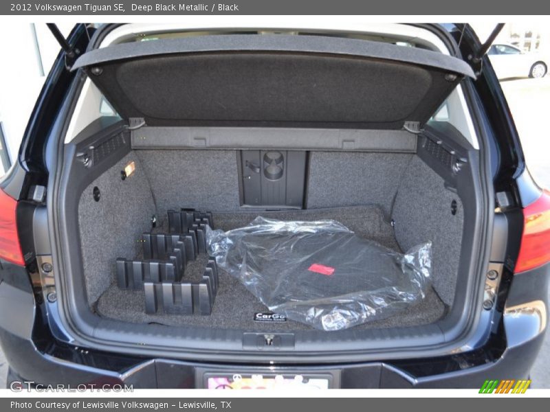 Deep Black Metallic / Black 2012 Volkswagen Tiguan SE