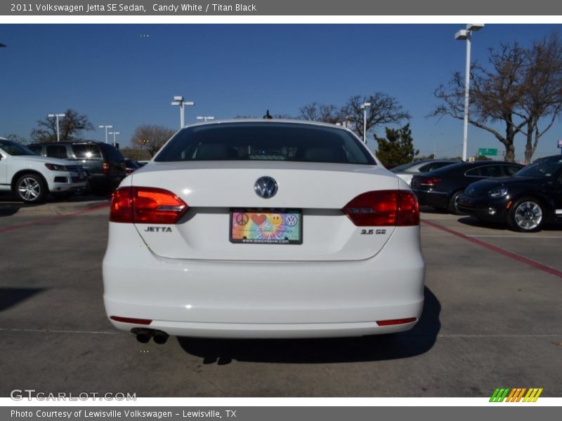 Candy White / Titan Black 2011 Volkswagen Jetta SE Sedan