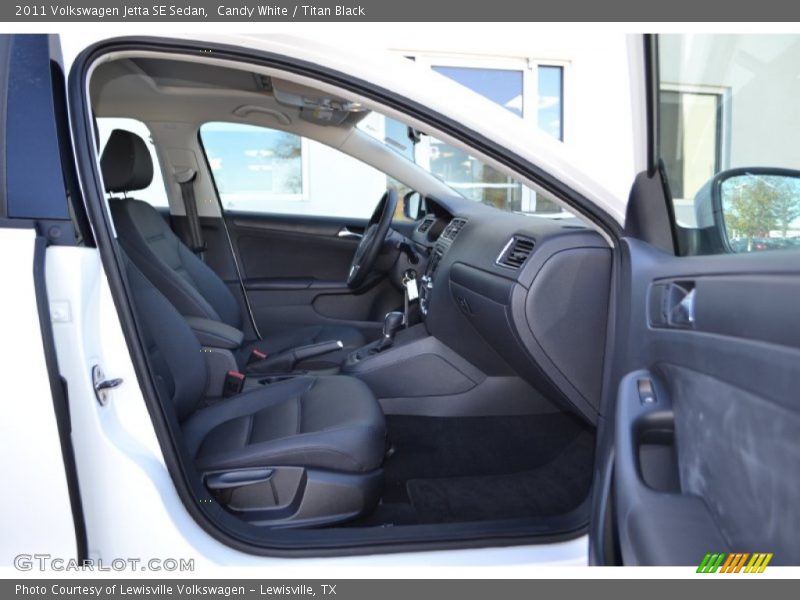Candy White / Titan Black 2011 Volkswagen Jetta SE Sedan