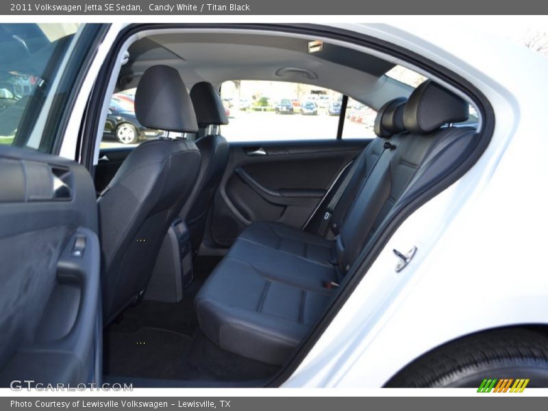 Candy White / Titan Black 2011 Volkswagen Jetta SE Sedan
