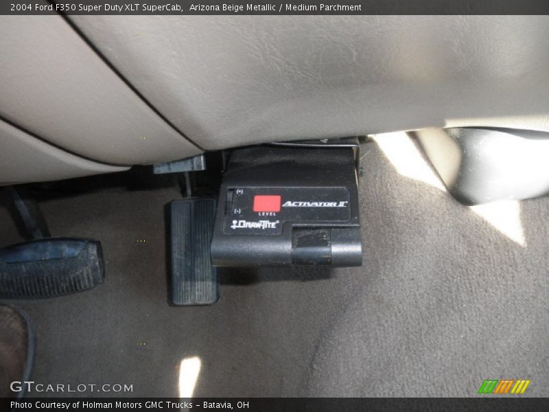 Arizona Beige Metallic / Medium Parchment 2004 Ford F350 Super Duty XLT SuperCab