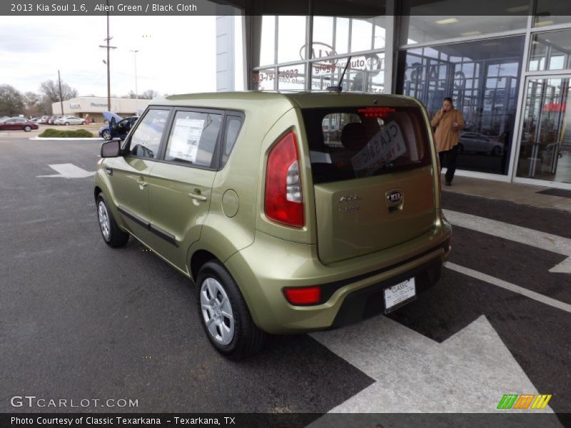 Alien Green / Black Cloth 2013 Kia Soul 1.6