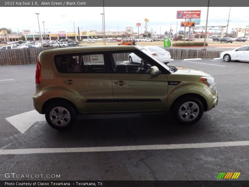 Alien Green / Black Cloth 2013 Kia Soul 1.6