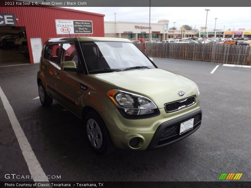 Alien Green / Black Cloth 2013 Kia Soul 1.6