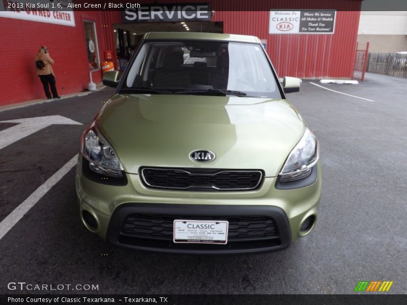 Alien Green / Black Cloth 2013 Kia Soul 1.6