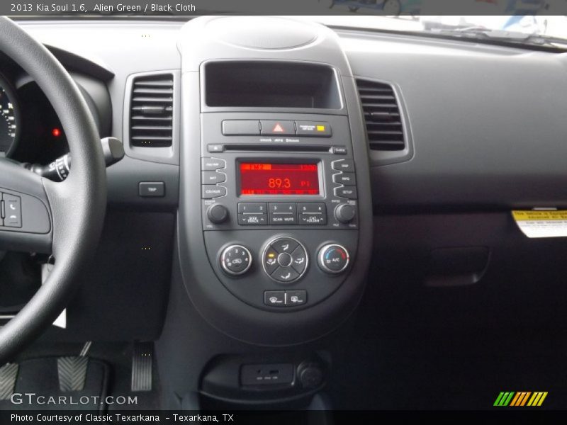 Alien Green / Black Cloth 2013 Kia Soul 1.6
