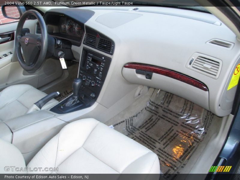 Dashboard of 2004 S60 2.5T AWD