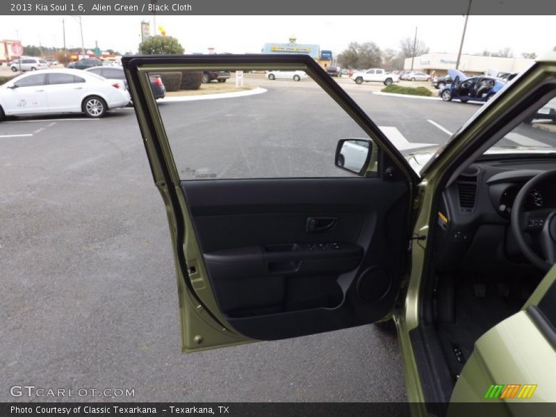 Alien Green / Black Cloth 2013 Kia Soul 1.6