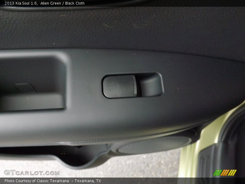 Alien Green / Black Cloth 2013 Kia Soul 1.6