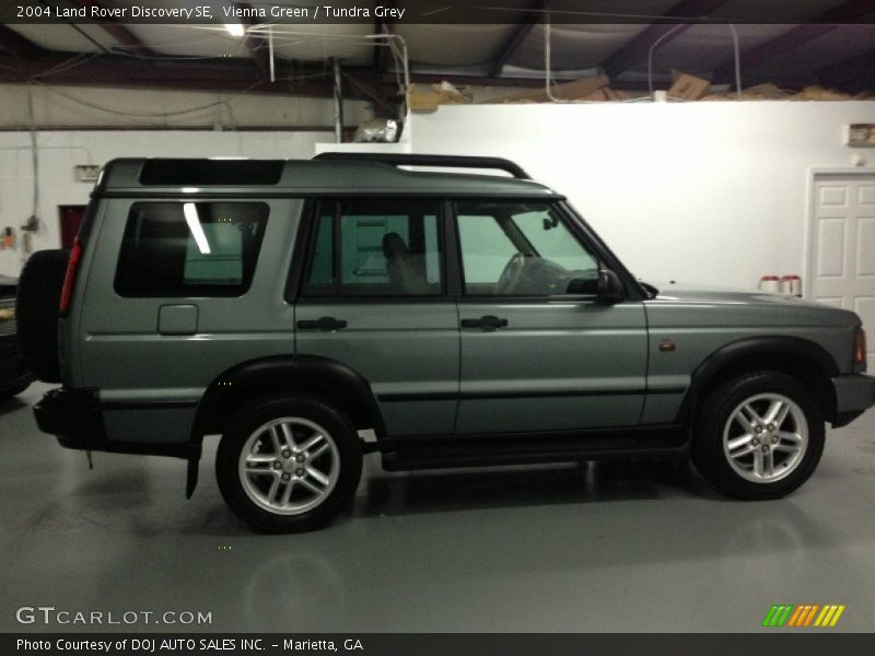 Vienna Green / Tundra Grey 2004 Land Rover Discovery SE