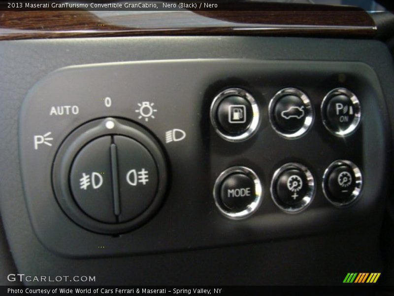 Controls of 2013 GranTurismo Convertible GranCabrio