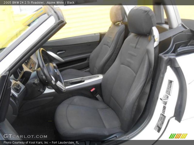 Alpine White / Black 2005 BMW Z4 2.5i Roadster