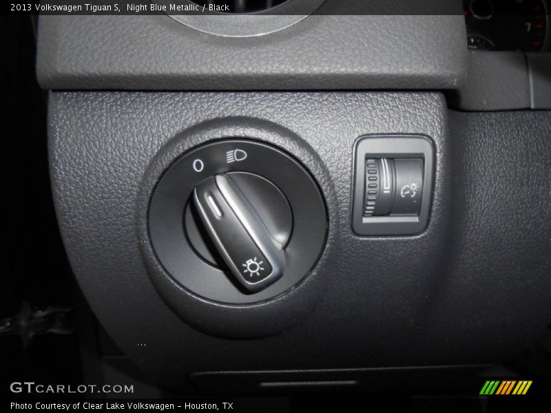 Controls of 2013 Tiguan S
